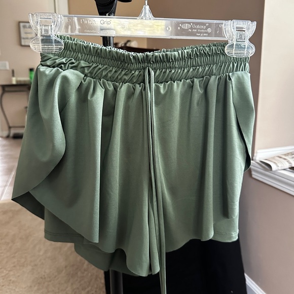AS Revival Rhythm Flowy Short Green - Picture 1 of 4